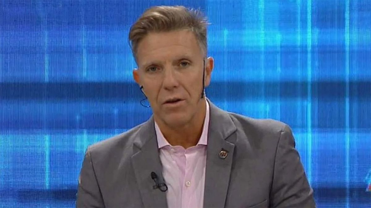 Alejandro Fantino mostró cómo volvió a sus manos un escrito que arrojó al mar cuando tenía diez años