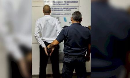 El hecho ocurrió el domingo a la tarde en una casa ubicada en la calle 82, entre 12 y 12 bis, de la capital bonaerense y aún se encuentra en plena etapa de investigación. El hecho ocurrió el domingo a la tarde en una casa ubicada en la calle 82, entre 12 y 12 bis, de la capital bonaerense y aún se encuentra en plena etapa de investigación.