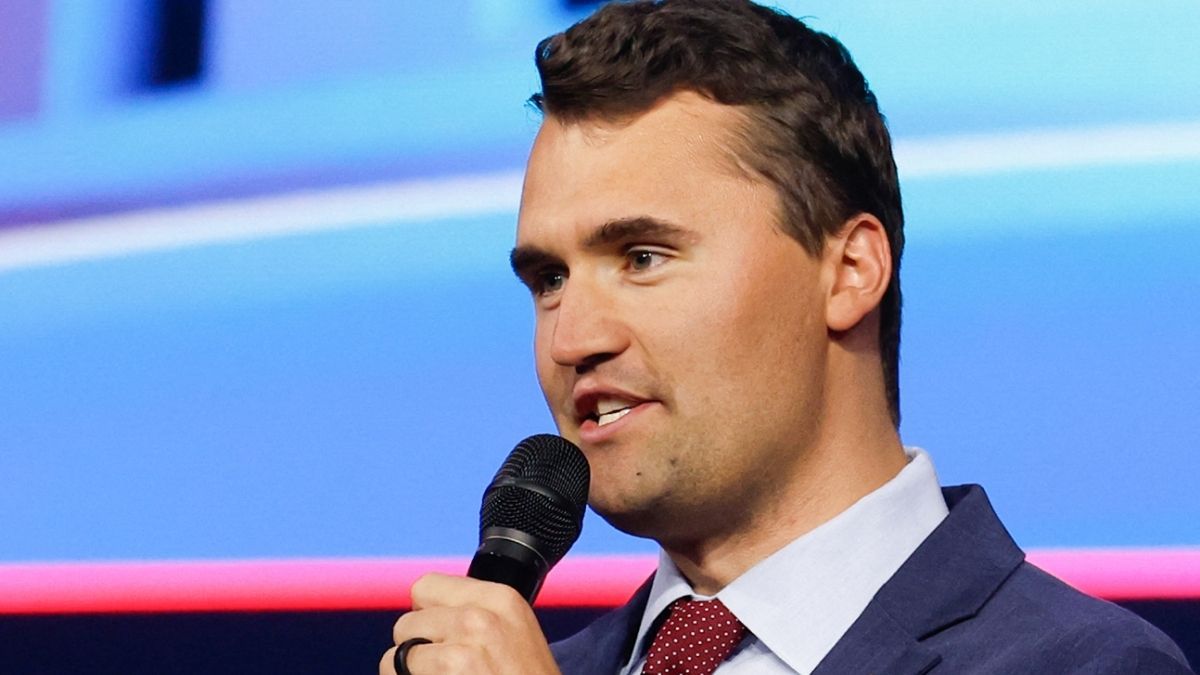 Charlie Kirk murió luego de recibir un tiro en el cuello. 