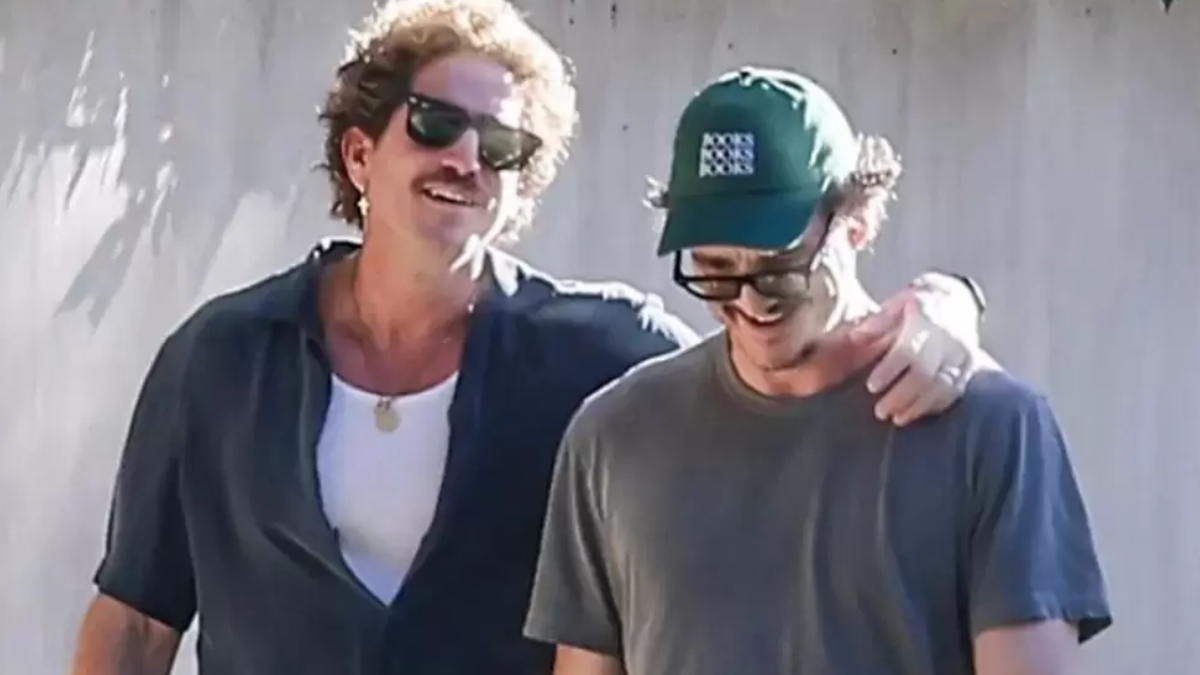 Pedro Pascal, el amado actor chileno está en boca de todos pero esta vez no por un nuevo proyecto de cine, sino por su supuesta relación con el director de arte argentino Rafael Olarra.