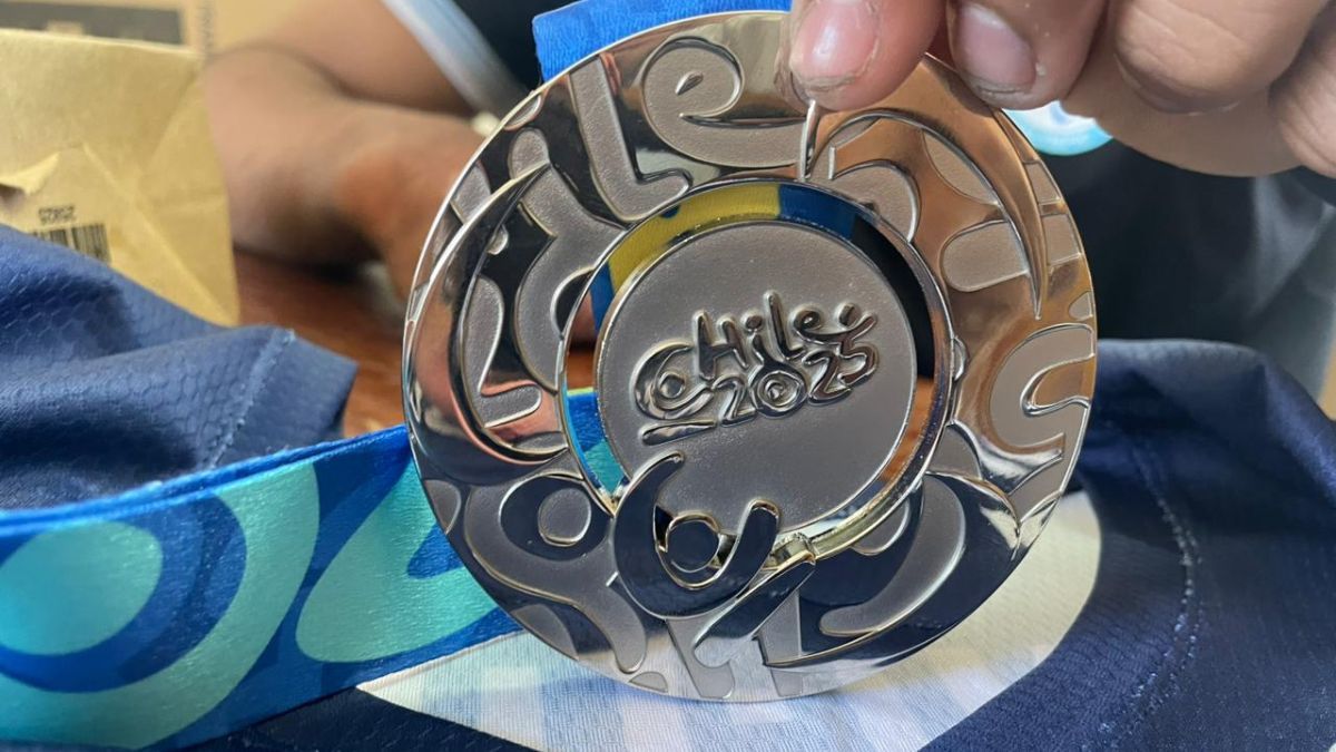 En el partido frente a Colombia, Adriel convirtió un triple decisivo que llevó al equipo a la final. En el partido frente a Colombia, Adriel convirtió un triple decisivo que llevó al equipo a la final.