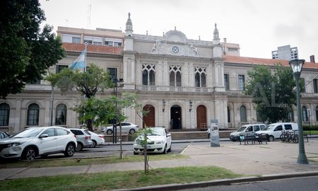 Un informe da cuenta de 103 jubilaciones que se dieron en ese período de tiempo: 61 profesores y 42 auxiliares. Un informe da cuenta de 103 jubilaciones que se dieron en ese período de tiempo: 61 profesores y 42 auxiliares.
