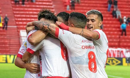argentinos juniors goleo a gimnasia en la paternal argentinos juniors goleo a gimnasia en la paternal