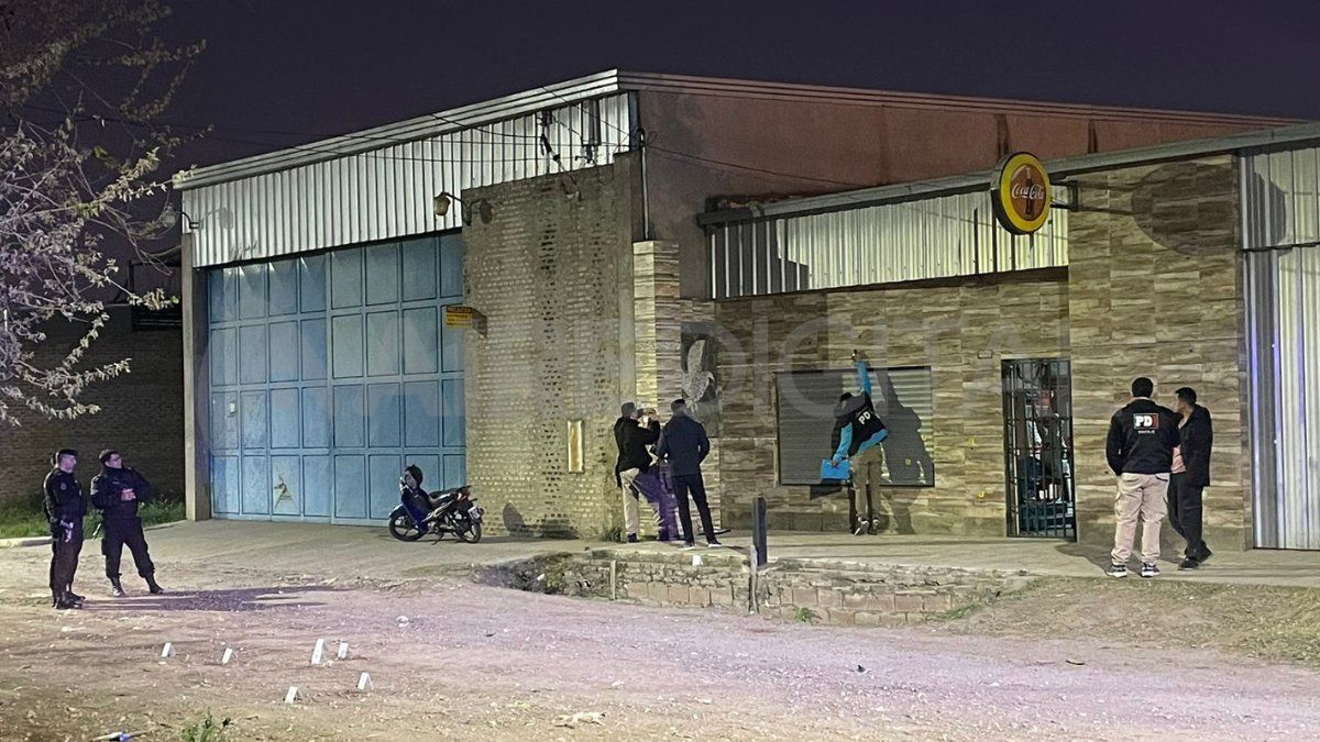 En el lugar del ataque los peritos secuestraron ocho vainas servidas En el lugar del ataque los peritos secuestraron ocho vainas servidas