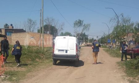 Tras el hallazgo, los peritos de la Agencia de Investigación Criminal se hicieron presentes en el lugar. Tras el hallazgo, los peritos de la Agencia de Investigación Criminal se hicieron presentes en el lugar.