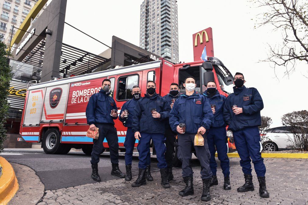Héroes sobre ruedas: un desayuno gratis de McDonalds para quienes están trabajando en la calle durante esta pandemia