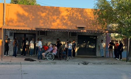 El velorio comenzó durante la noche del lunes y continúa este martes por la mañana. El velorio comenzó durante la noche del lunes y continúa este martes por la mañana.