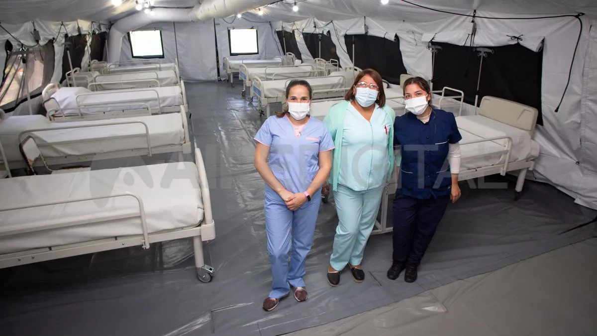 Así se veía el hospital de campaña frente al Cullen el día de su instalación. En estos momentos, las camas ya están cubiertas por pacientes con patologías no covid.