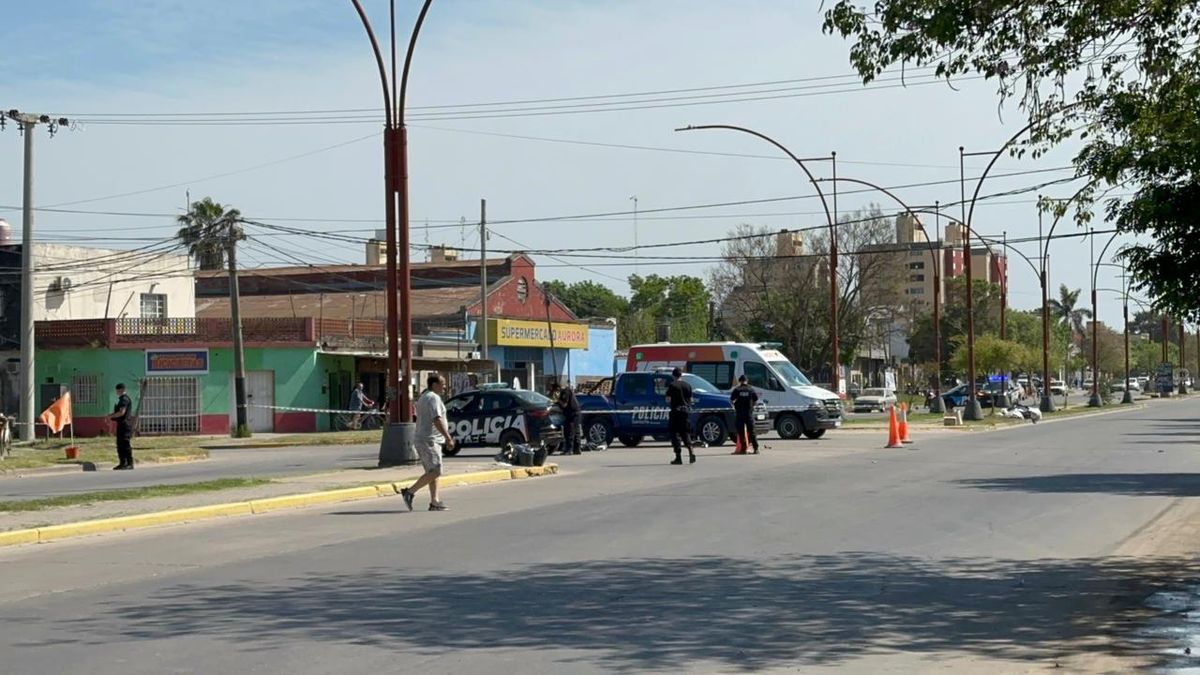 Policías de la zona en el lugar donde se dio el siniestro fatal. 