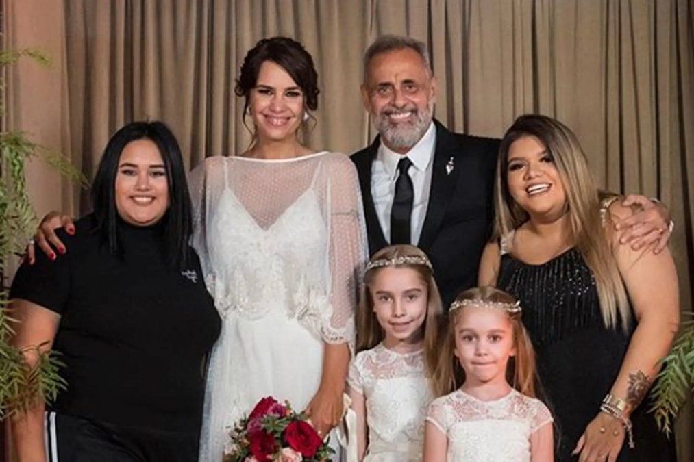 Jorge Rial formó una familia ensamblada con su esposa, Romina Pereiro.