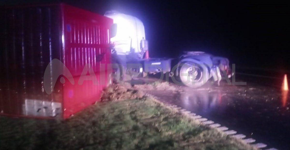 Se desconocen las causas por las que el camión perdió el control.&nbsp;