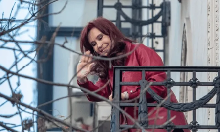 Cristina Kirchner fue condenada en la causa Vialidad. La Corte dejó firme esa sentencia y desestimaron una denuncia contra sus jueces. Cristina Kirchner fue condenada en la causa Vialidad. La Corte dejó firme esa sentencia y desestimaron una denuncia contra sus jueces.