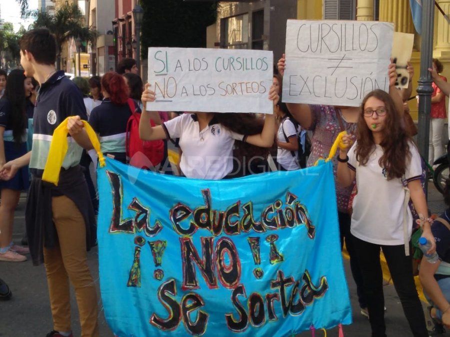 Alumnos rechazan el ingreso por sorteo a las Escuelas de Artes de la Provincia