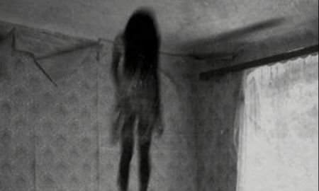 la escalofriante foto que capta el fantasma de una nina la escalofriante foto que capta el fantasma de una nina