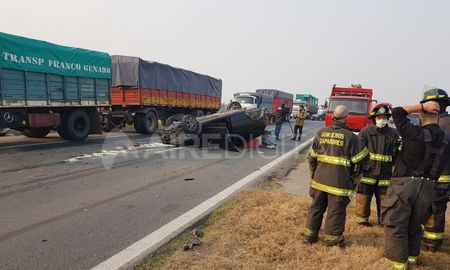 Accidente de tránsito en autopista Santa Fe-Rosario. Accidente de tránsito en autopista Santa Fe-Rosario.