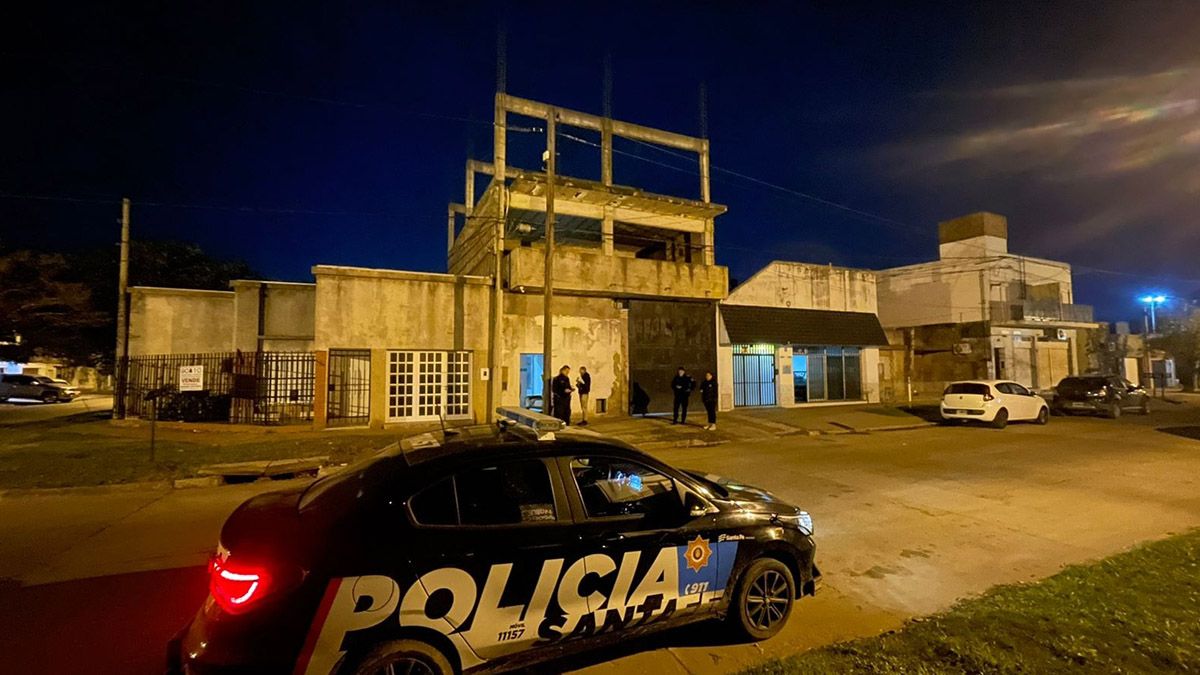El cuerpo del hombre fue encontrado en un inmueble de Pedro de Vega al 3100 en barrio Los Hornos. El cuerpo del hombre fue encontrado en un inmueble de Pedro de Vega al 3100 en barrio Los Hornos.