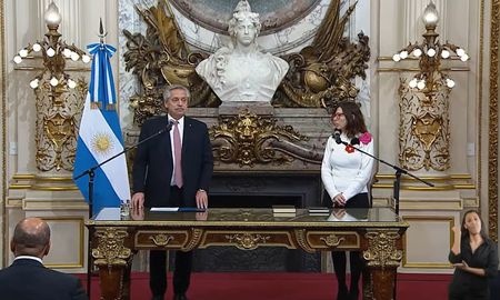 La nueva ministra de Economía, Silvina Batakis, confirmó que el plan de segmentación de las tarifas de electricidad y gas seguirá adelante. La nueva ministra de Economía, Silvina Batakis, confirmó que el plan de segmentación de las tarifas de electricidad y gas seguirá adelante.