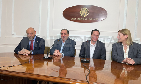 El ministro de Desarrollo Productivo, Gustavo Puccini; el intendente de la ciudad de Santa Fe, Juan Pablo Poletti; el presidente de la Unión Industrial de Santa Fe, Cristian Fiereder; y la vicegobernadora de Santa Fe, Gisela Scaglia. El ministro de Desarrollo Productivo, Gustavo Puccini; el intendente de la ciudad de Santa Fe, Juan Pablo Poletti; el presidente de la Unión Industrial de Santa Fe, Cristian Fiereder; y la vicegobernadora de Santa Fe, Gisela Scaglia.