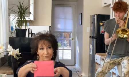 Video viral: persiguió a su mamá con un trombón para ponerle la banda sonora de su vida. Video viral: persiguió a su mamá con un trombón para ponerle la banda sonora de su vida.