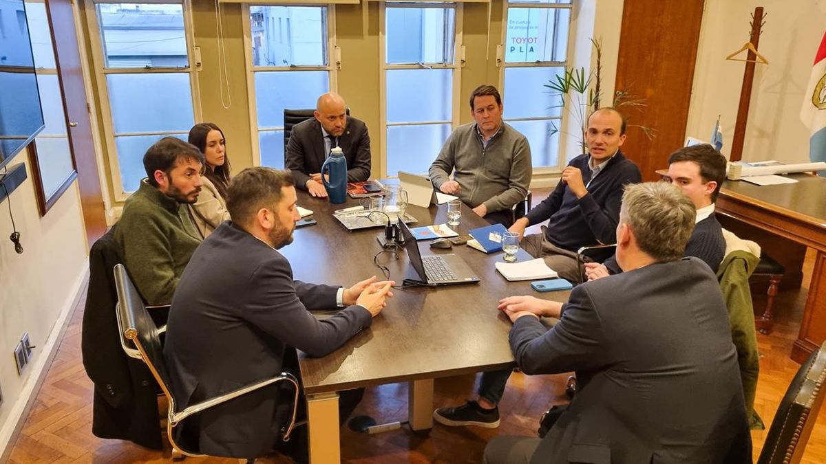 Guido Zack, director del área de economía del centro de estudios Fundar, visitó Santa Fe donde presentó un proyecto de reforma tributaria integral, federal y armónica para la Argentina. Guido Zack, director del área de economía del centro de estudios Fundar, visitó Santa Fe donde presentó un proyecto de reforma tributaria integral, federal y armónica para la Argentina.