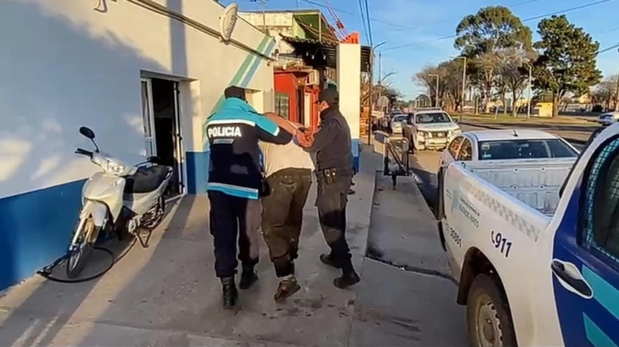 Buenos Aires: un hombre secuestró a sus compañeras de trabajo y amenazó con volar la casa