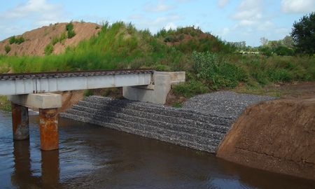 La cuenca del arroyo Ludueña comprende una extensión de 800 km2 de campos de Rosario y localidades aledañas. La cuenca del arroyo Ludueña comprende una extensión de 800 km2 de campos de Rosario y localidades aledañas.