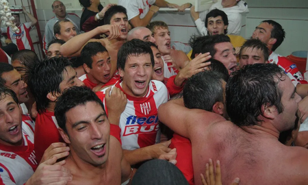Unión volvió a Primera División en el 2011 de la mano de Frank Darío Kudelka. Unión volvió a Primera División en el 2011 de la mano de Frank Darío Kudelka.