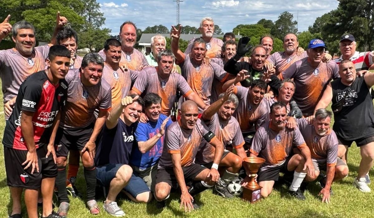 Equipo campeón de Técnicos B de la Liga Interprofesional de Fútbol - Categoría Senior.
