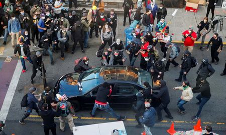 video: condujo un auto hacia una multitud de manifestantes y abrio fuego en seattle video: condujo un auto hacia una multitud de manifestantes y abrio fuego en seattle