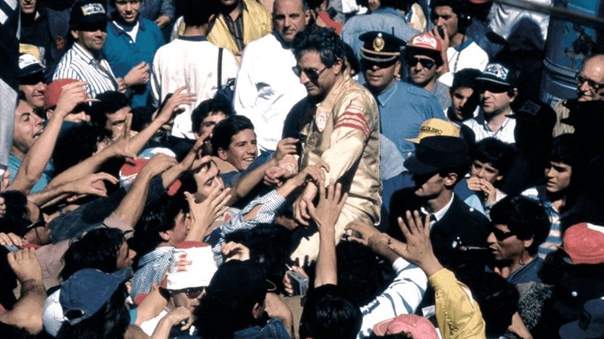La idolatría de Mouras con los hinchas de Chevrolet fue creciendo a pasos agigantados, ya que era el único que les daba pelea a los pilotos de Ford.
