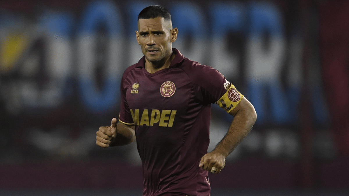 José Sand se retirará del fútbol profesional al final del año. José Sand se retirará del fútbol profesional al final del año.