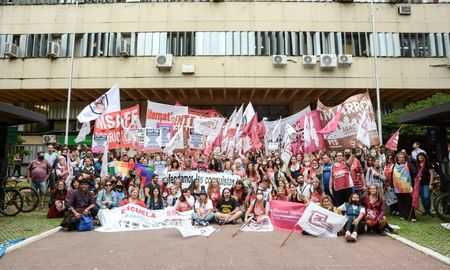 Docentes de Amsafé Rosario durante la concentración del 9 de marzo frente al Ministerio de Educación de la provincia. Docentes de Amsafé Rosario durante la concentración del 9 de marzo frente al Ministerio de Educación de la provincia.
