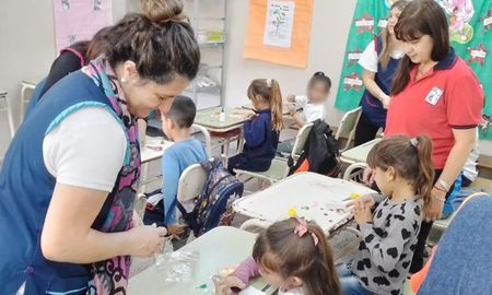 El gobierno de Santa Fe, anunció este lunes que premiará a los docentes que tengan asistencia perfecta o que falten solo una vez por mes. El gobierno de Santa Fe, anunció este lunes que premiará a los docentes que tengan asistencia perfecta o que falten solo una vez por mes.