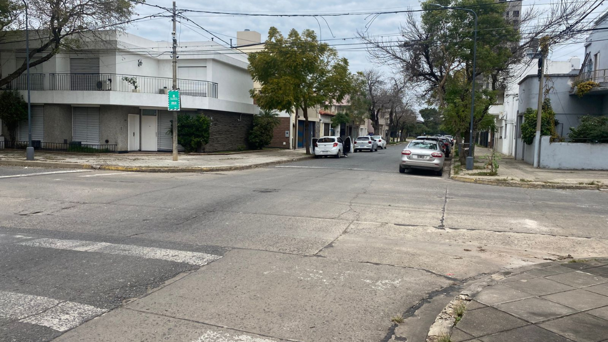 Aunque esta vez el ataque se concentró en un sector puntual del barrio, Castela advirtió que no se trata de un hecho aislado ni nuevo. Aunque esta vez el ataque se concentró en un sector puntual del barrio, Castela advirtió que no se trata de un hecho aislado ni nuevo.