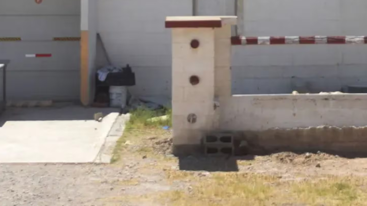 Los cadáveres estaba apilados unos sobre otros en el crematorio de Ciudad Juárez. Los cadáveres estaba apilados unos sobre otros en el crematorio de Ciudad Juárez.