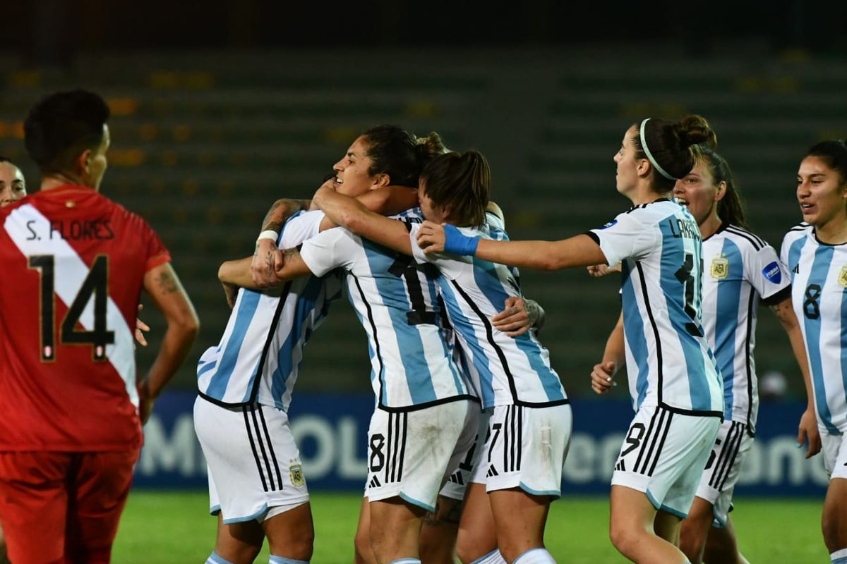 Argentina va por la clasificación directa al Mundial ante Colombia
