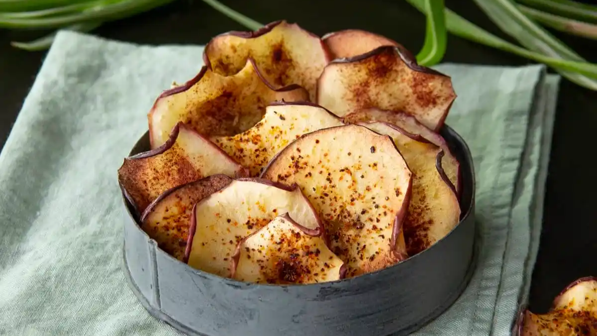 El snack de manzana ultra crocante que hacés en el microondas