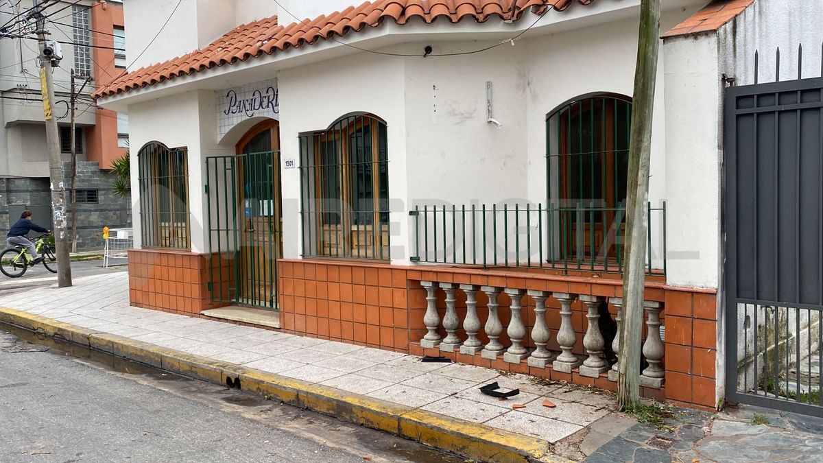 Insólito: un delincuente robó parte de un aire acondicionado en una panadería y se fugó con dirección a la jefatura