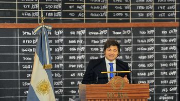 Desde la Bolsa de Comercio, el presidente Javier Milei anticipó que vetará las leyes votadas por el Senado.