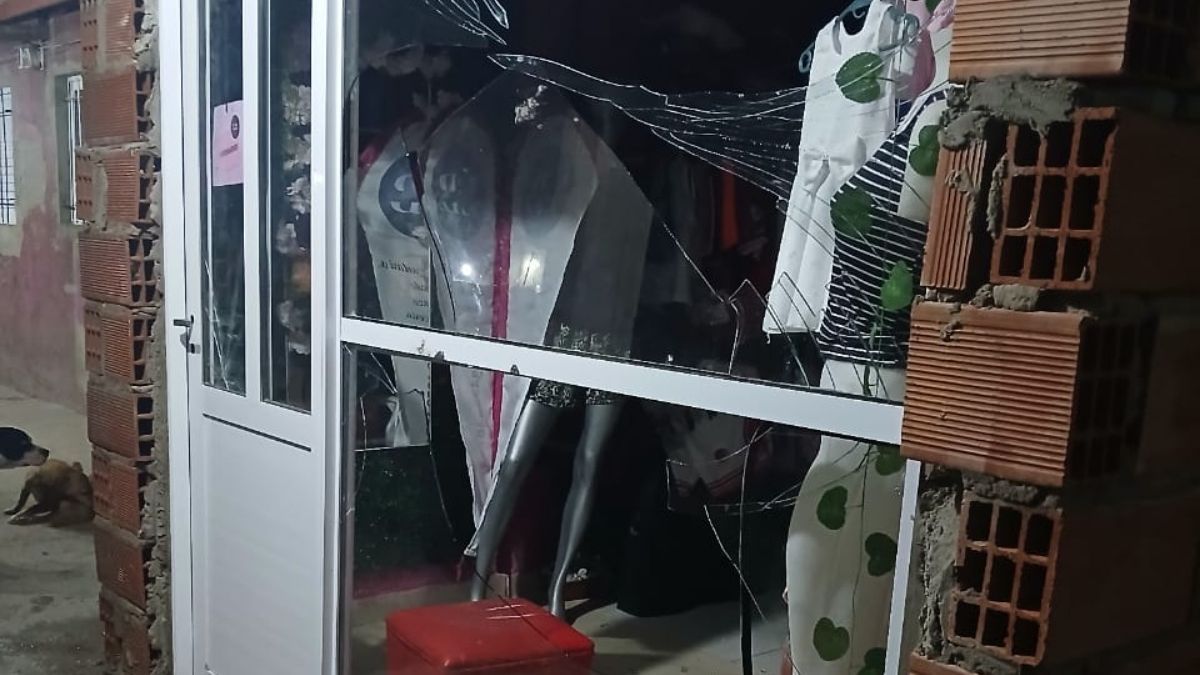 Barrio Villa Hipódromo: un hombre detenido por romper el frente del negocio de su madre