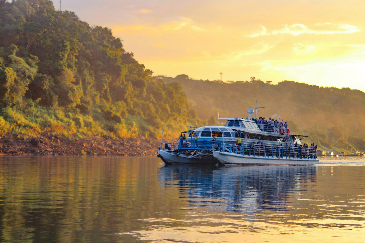 Paseo en barco por los r&iacute;os Paran&aacute; e Iguaz&uacute;