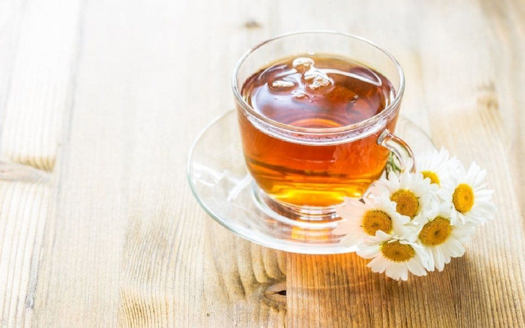 La manzanilla tiene una gran cantidad de propiedades antiinflamatorias que ayudan a eliminar diferentes dolencias de tu organismo.