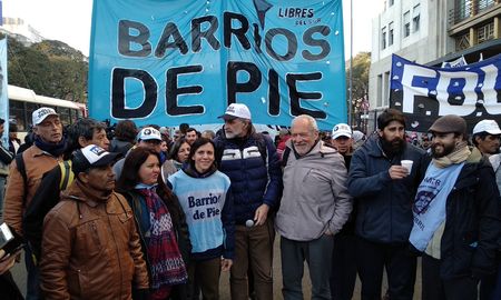 el polo obrero y barrios de pie reclamaron aumento de planes sociales el polo obrero y barrios de pie reclamaron aumento de planes sociales