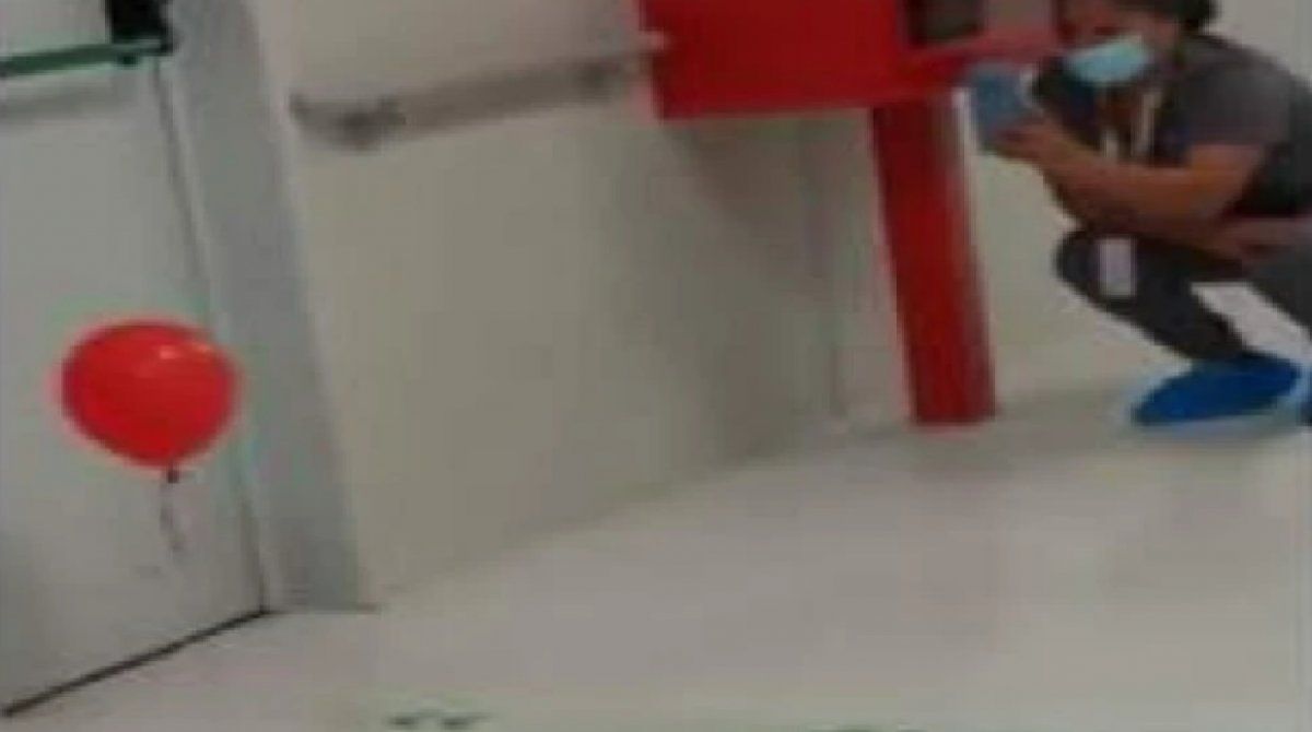 Video: grabaron un globo que se movía solo en un hospital y lo atribuyen al fantasma de un bebé