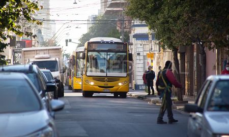 Los empresarios de colectivos de Santa Fe alertan sobre la necesidad de aumentar el boleto en los próximos 15 días. Los empresarios de colectivos de Santa Fe alertan sobre la necesidad de aumentar el boleto en los próximos 15 días.