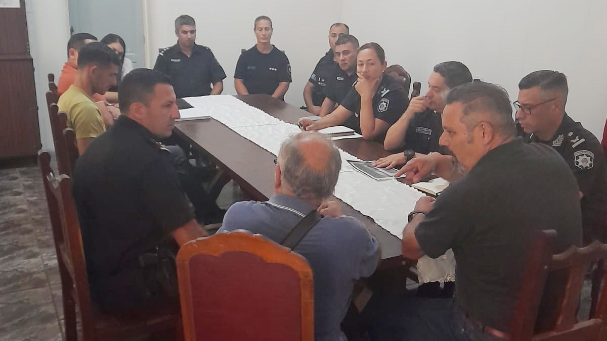 Maratón Santa Fe–Coronda 2026: reunión clave para coordinar la seguridad del sprint y la llegada en Coronda.