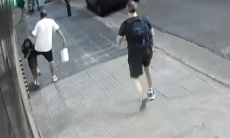 El momento de la agresión del hombre a la niña.&nbsp;Foto: Captura de video.