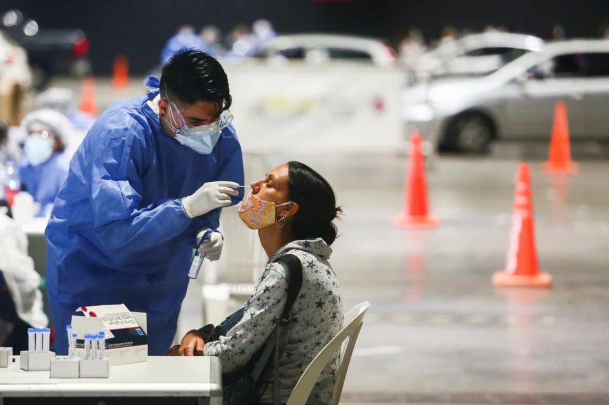 Los casos de coronavirus bajaron un 21% en la Argentina.