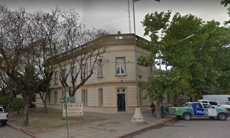 Un joven detenido en una comisaría de Chascomús murió tras un incendio en el calabozo Un joven detenido en una comisaría de Chascomús murió tras un incendio en el calabozo