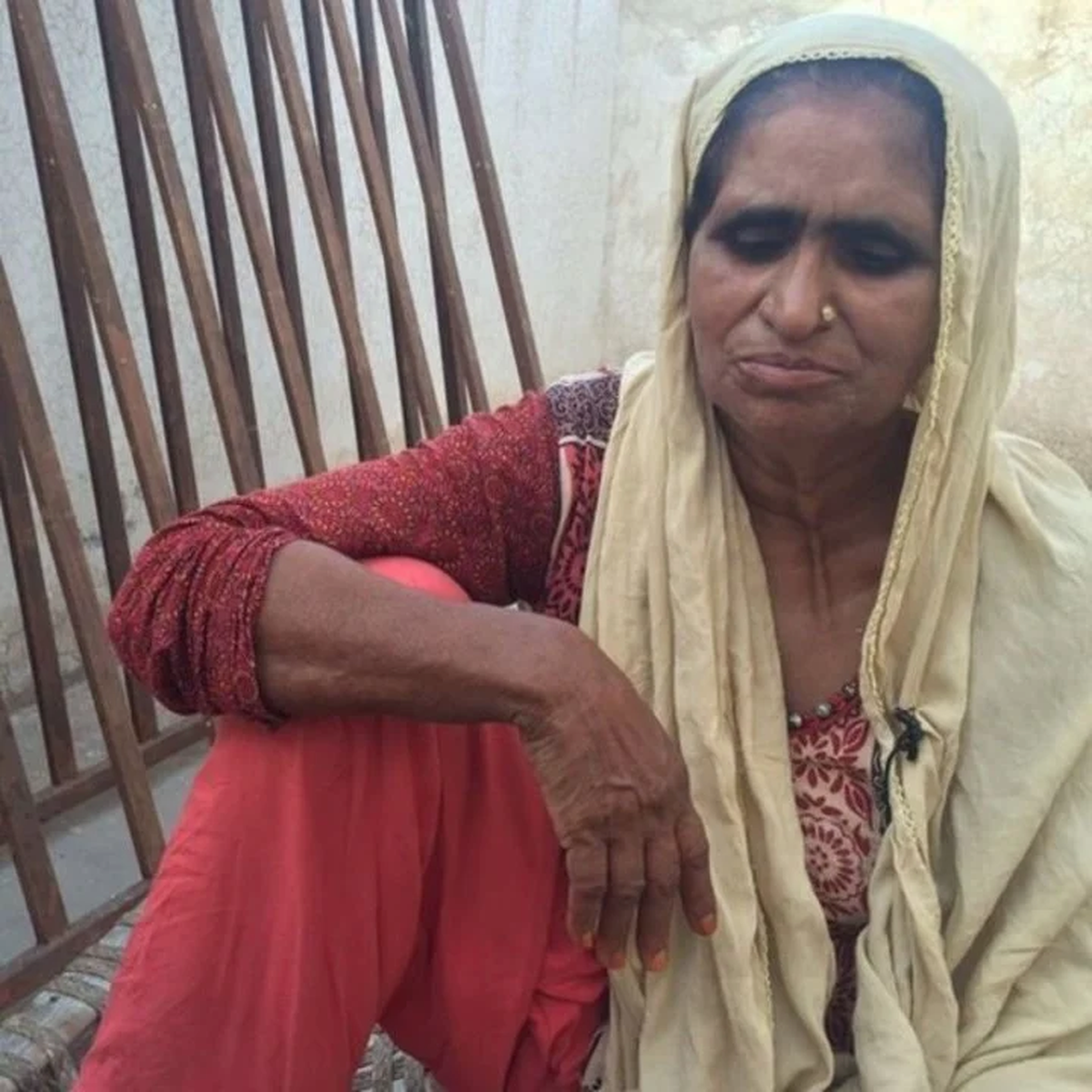 La madre de los hermanos, Anwar Bibi, agradeci&oacute; el fallo de la corte que dej&oacute; libre a su hijo.